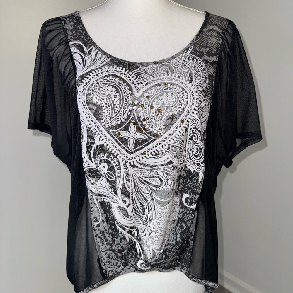 Daytrip Black Sheer Paisley Heart Rhinestone Mesh‎ Sleeve Top Women’s Small